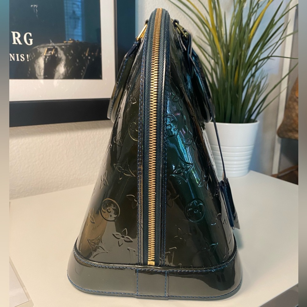 Louis Vuitton GM Alma Vernis in Bleu Nuit COA - Picture 8 of 16